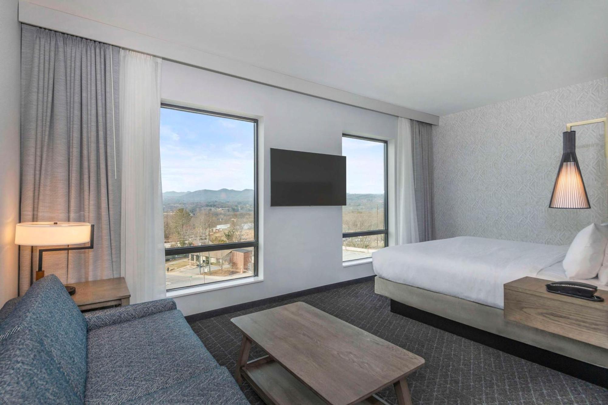 Hotel Embassy Suites By Hilton Downtown