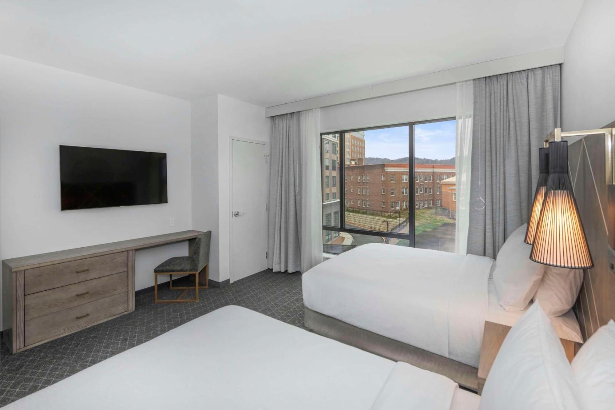 Embassy Suites By Hilton Downtown Hotel